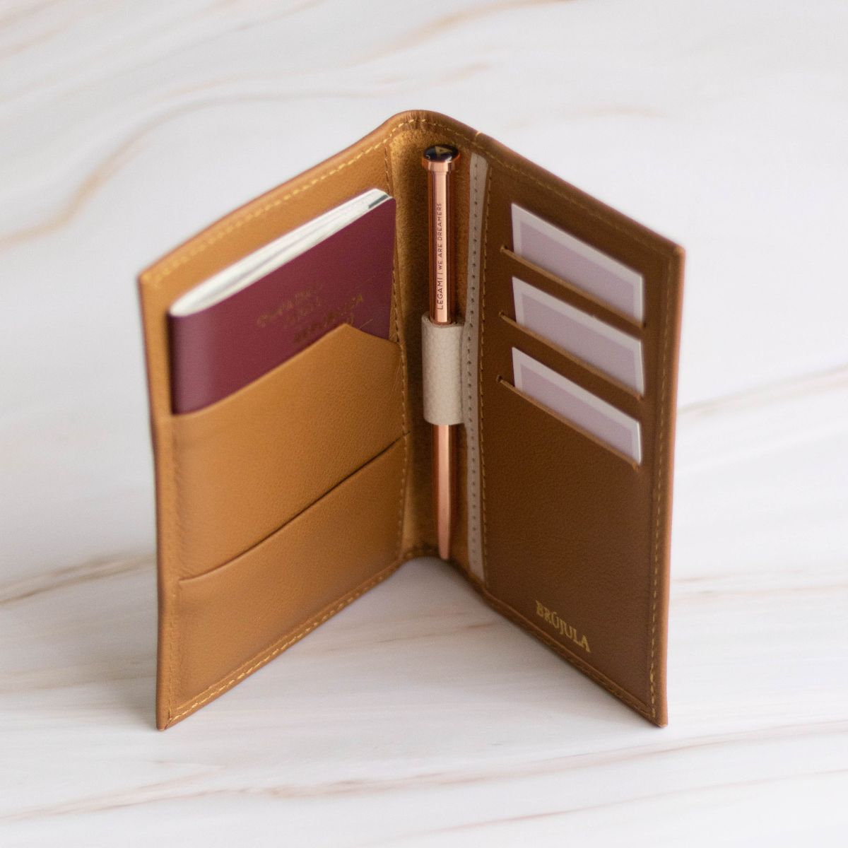 Portapasaporte  personalizable - camel